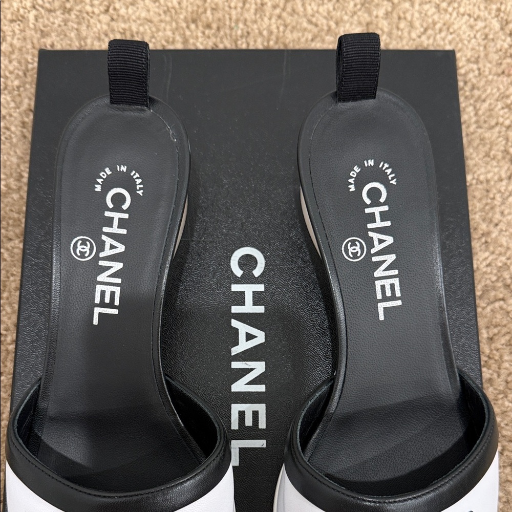 Chanel Iconic Logo Slides 37.5 Black White Leather With Box Authentic - Picture 6 of 12